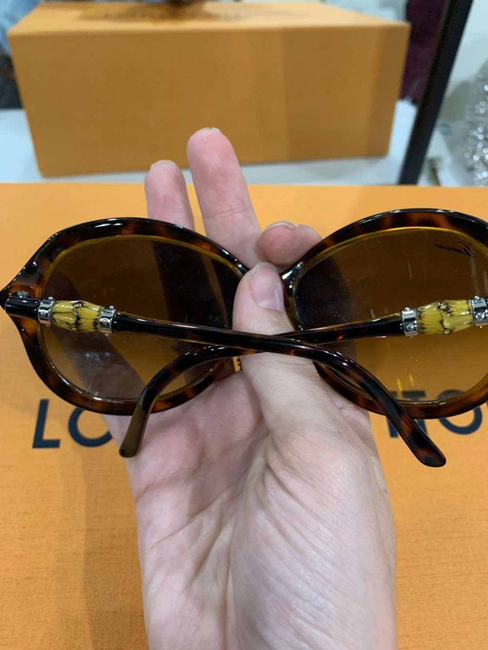 Gucci Women's Tortoiseshell Brown Gradient Oversized Sunglasses - Picture 2 of 6